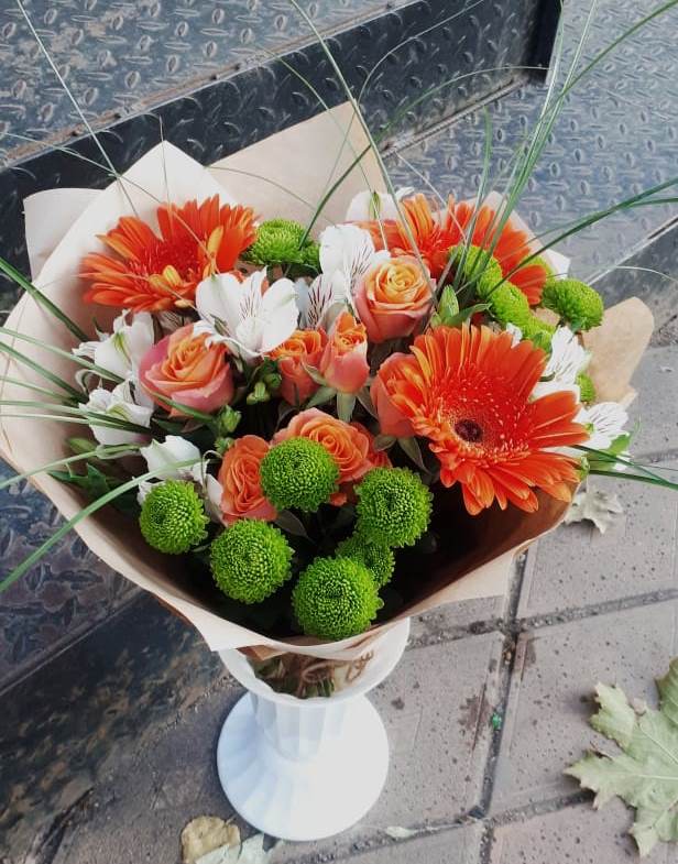 Букет цветов из: Герберы, Хризантемы, Альстромерии и Розы в Кырене