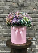 Цветочная композиция из Гипсофила и Розы в шляпной коробке в Кырене
