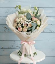 Букет цветов из:  Розы и Лизиантусы #REPLACE_PRED# Кырене