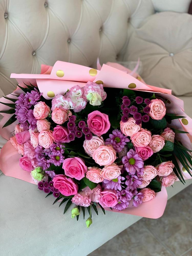 Букет цветов из: Хризантемы, Розы и Лизиантусы в Кырене