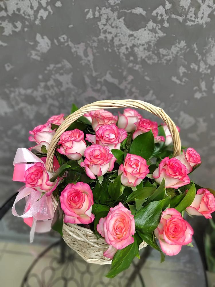 Цветочная композиция из Розы в корзине в Кырене