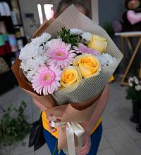 Букет цветов из:  Герберы, Розы и Хризантемы в Кырене