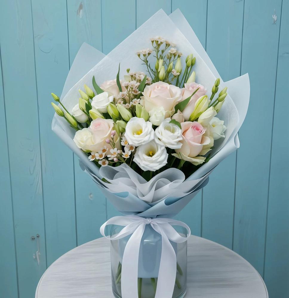 Букет цветов из: Розы и Лизиантусы в Кырене