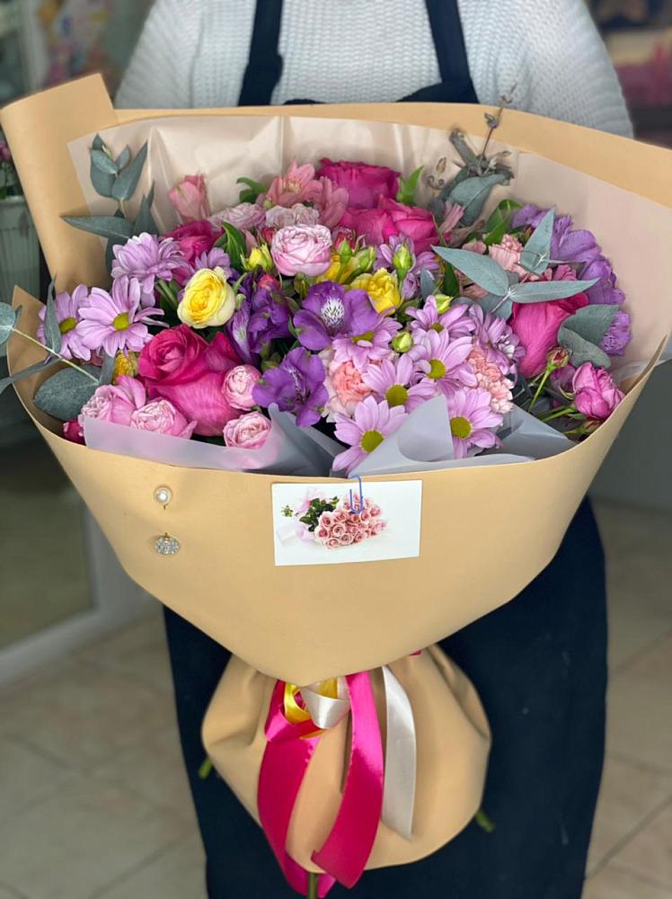 Букет цветов из: Хризантемы, Гвоздики и Альстромерии в Кырене