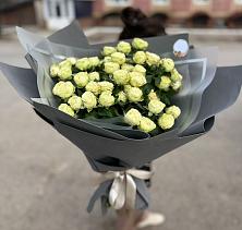 Букет Белые кустовые розы Солинеро в Кырене