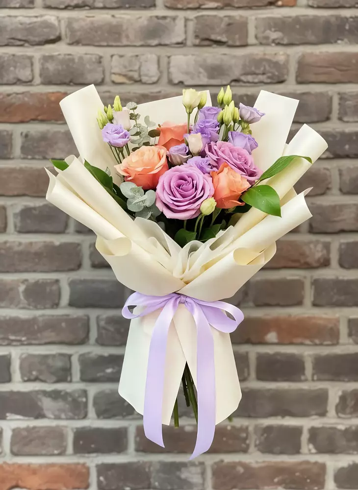 Букет цветов из: Лизиантусы и Розы в Кырене