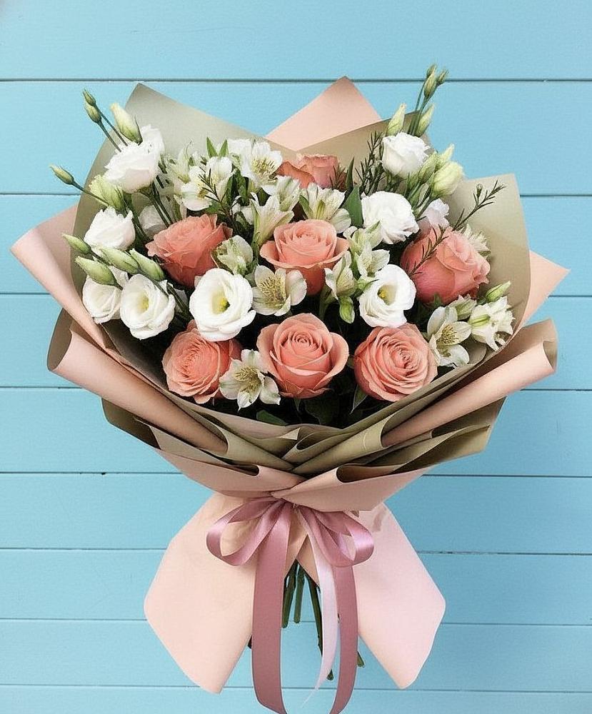 Букет цветов из: Розы, Альстромерии и Лизиантусы в Кырене