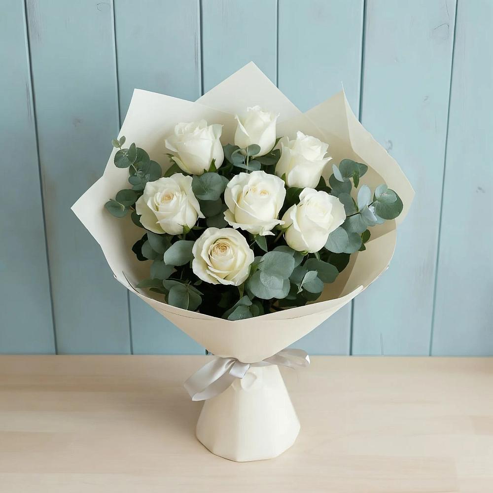 Букет Белые розы в Эвкалипте в Кырене