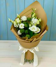 Букет цветов из:  Хризантемы и Лизиантусы в Кырене