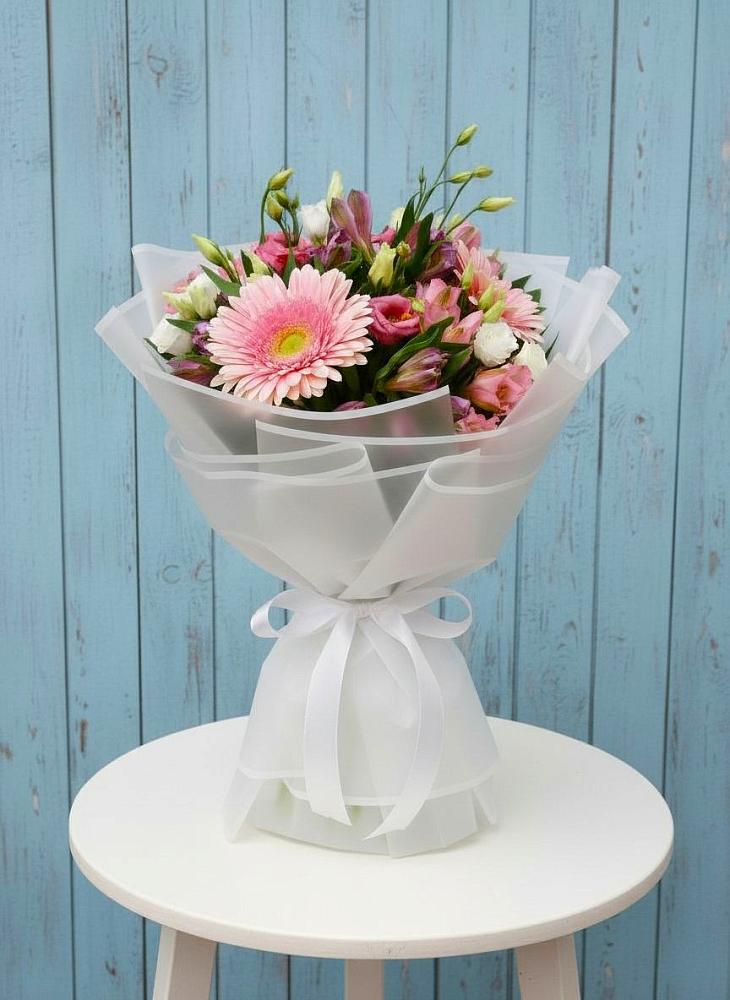 Букет цветов из: Герберы, Альстромерии и Лизиантусы в Кырене