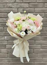 Букет цветов из:  Гвоздики, Розы, Лизиантусы и Хризантемы в Кырене