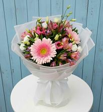 Букет цветов из:  Герберы, Альстромерии и Лизиантусы в Кырене