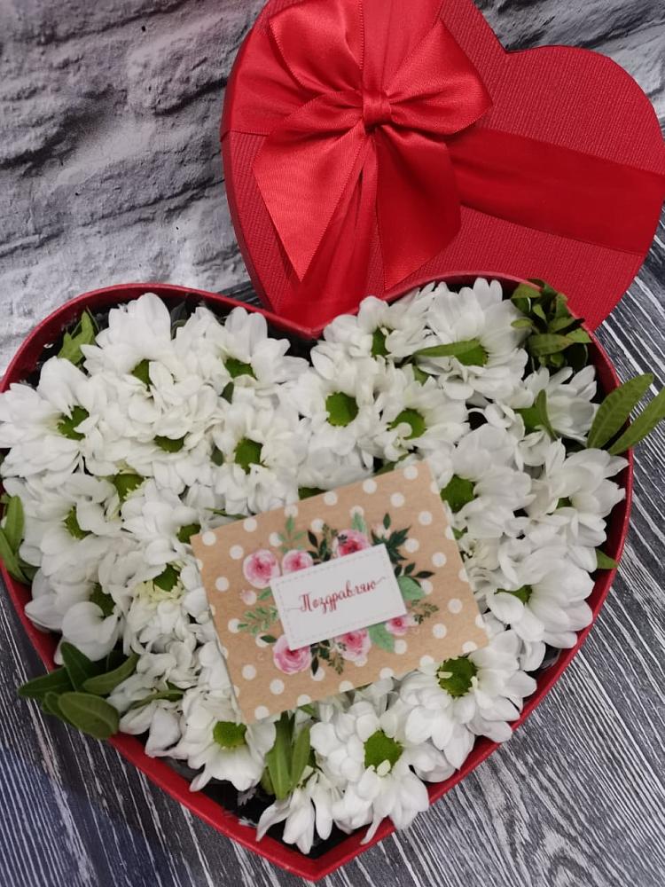 Цветочная композиция из Хризантемы в виде сердца в Кырене