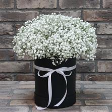 Цветочная композиция из Гипсофила в шляпной коробке в Кырене
