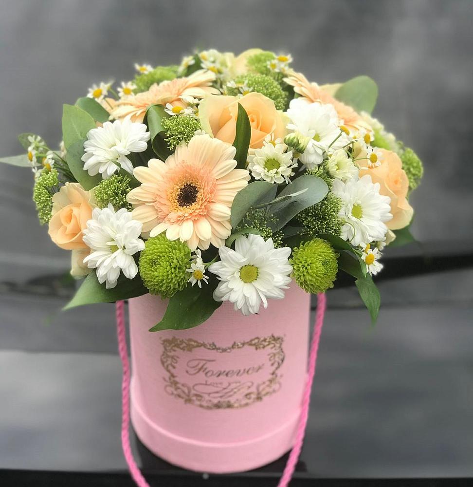 Цветочная композиция из Розы, Герберы и Хризантемы в шляпной коробке в Кырене