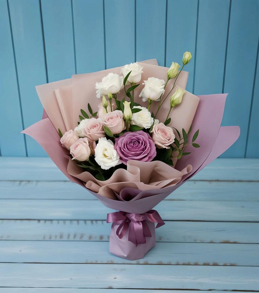 Букет цветов из: Розы и Лизиантусы в Кырене